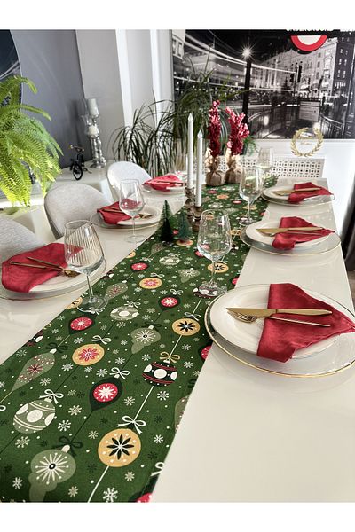 Decamor home New Year Themed Green Ball Pattern Runner New Year's Runner
