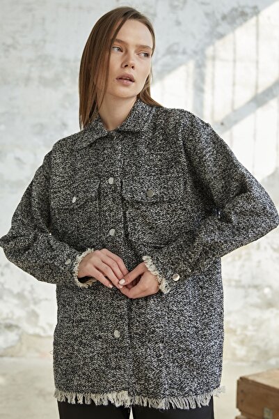 InStyle Сорочка з пухнастими деталями та кнопками - чорна