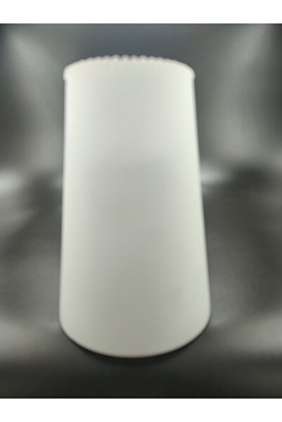 Genel Markalar Beyaz Opalin Konik Cam, Şık ve Zarif Dekoratif Parça
