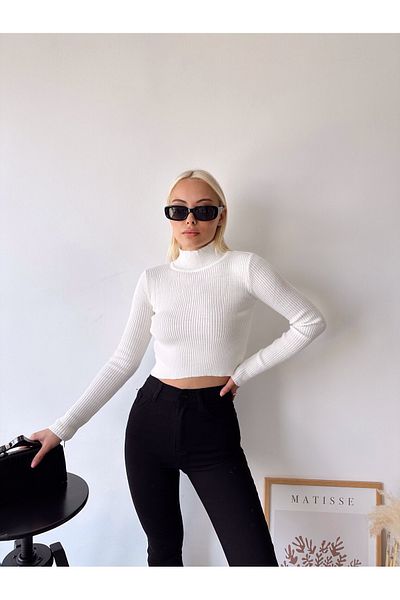 LACHT Women's Turtleneck Ecru Knitwear Crop
