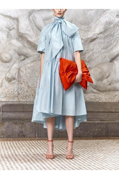 BerryRose فستان متوسط الطول من قماش التفتا على شكل حرف A مع ربطة عنق على شكل فيونكة وتفاصيل كشكشة غير متماثلة