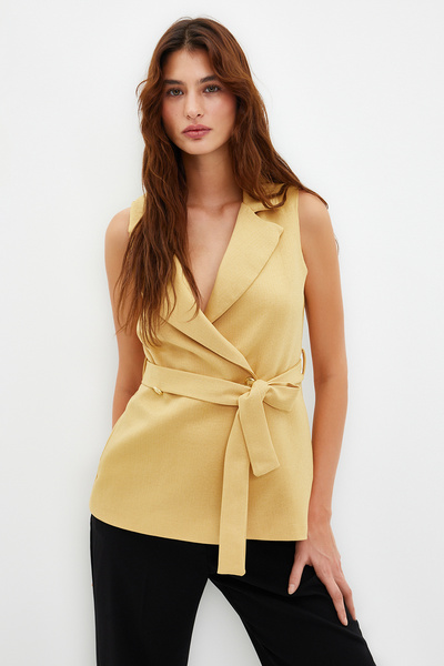 Trendyol Collection Velbloudí běžná pásová tkaná vesta TWOAW23YE00021