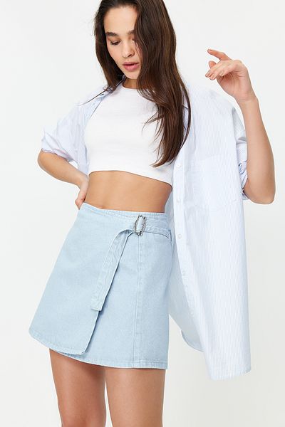 Trendyol Collection Světle modrá spona s detailním zavinováním s vysokým pasem, mini džínová sukně TWOSS24ET00061