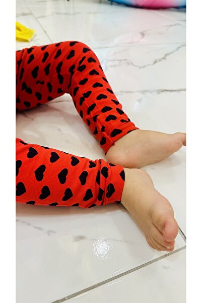 TD Collection Kırmızı Kalp Desenli Kız Çocuk Tayt %100 Pamuklu ve Esnek Kumaştan üretilmiştir