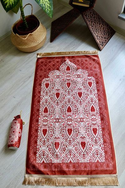 Bilenler Rumi Patterned Silk Textured Prayer Rug with Pouch S1030 Red Color