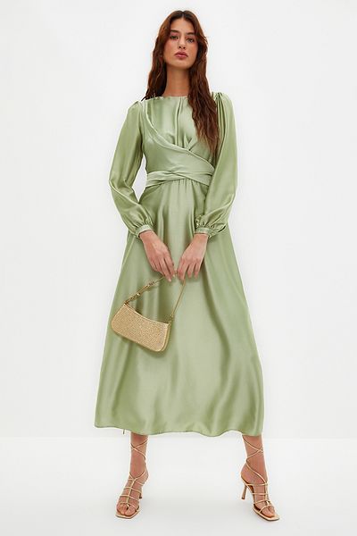 Trendyol Modest Világos zöld kereszt nyakkendő részletes szatén megjelenésű estélyi ruha TCTAW22EB0105