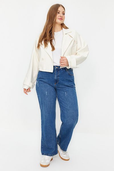 Trendyol Curve Hellblaue, weit geschnittene Jeans mit hoher Taille TBBAW24CJ00069