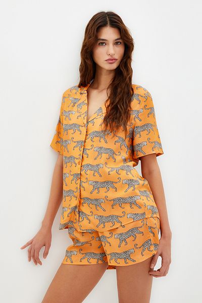 Trendyol Collection Set de pijama țesute cămașă-short din viscoză cu model portocaliu THMSS21PT0473