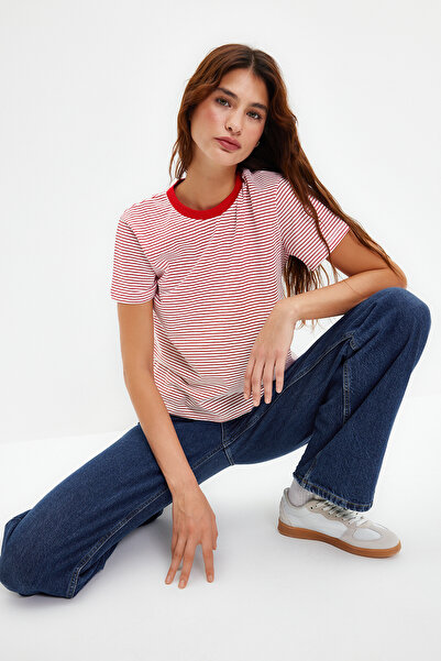 Trendyol Collection Red Ecru Striped Premium Basic Regular/Normal Fit Crew nyakú kötött póló TWOSS23TS00043