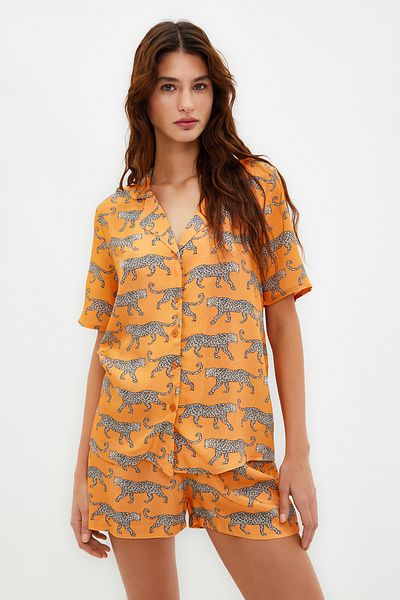 Trendyol Collection Set de pijama țesute cămașă-short din viscoză cu model portocaliu THMSS21PT0473