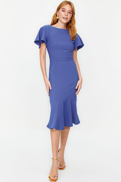 Trendyol Collection Indigo vypasované/vypasované šaty s podšívkou z midi tkaného materiálu TWOSS20EL1342