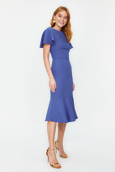 Trendyol Collection Indigo vypasované/vypasované šaty s podšívkou z midi tkaného materiálu TWOSS20EL1342
