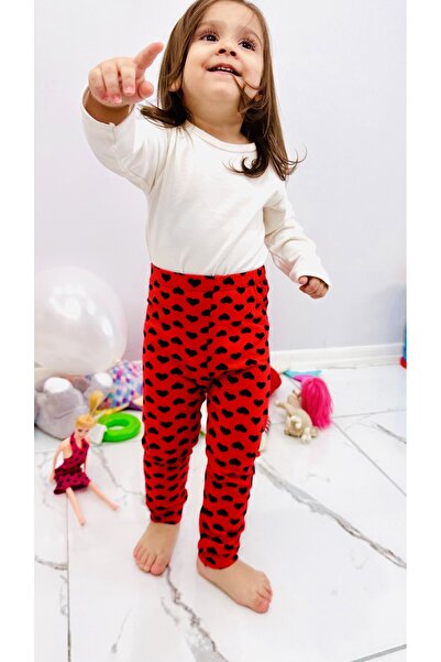 TD Collection Kırmızı Kalp Desenli Kız Çocuk Tayt %100 Pamuklu ve Esnek Kumaştan üretilmiştir