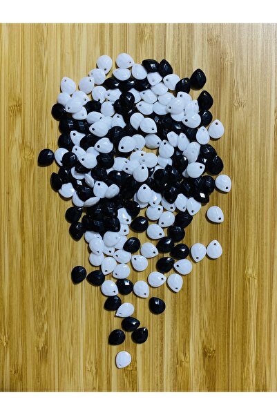 Öztürk Oya, rochie de seară, bijuterii, mărgele din plastic cu lacrimi din pl...