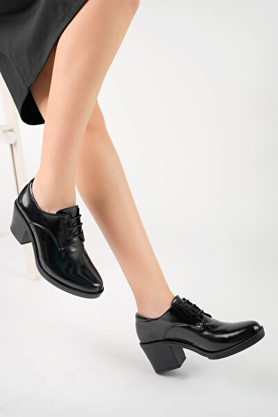 GRADA جلد طبيعي أسود براءات الاختراع والجلود المرأة الدانتيل متابعة أحذية بكع...