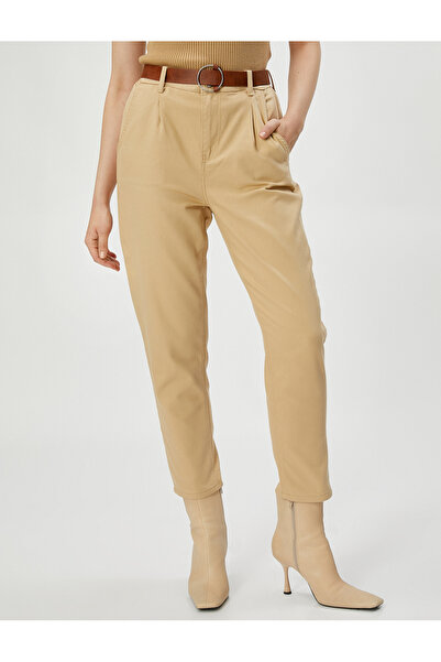 Koton Mrkvové kalhoty s detailem pásku z gabardinové tkaniny a mírně zúženými kapsami na nohavicích