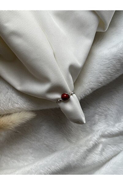 PelvedDesign خاتم سلكي مصنوع يدويًا من الحجر الطبيعي قابل للتعديل باللون الأحمر