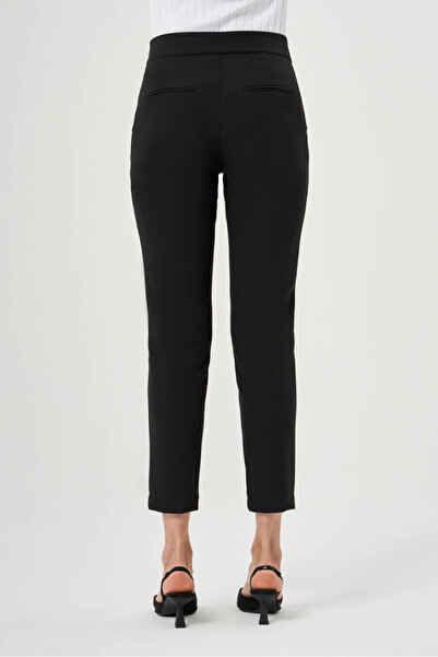 Mizalle Süs Düğmeli Siyah Pantolon