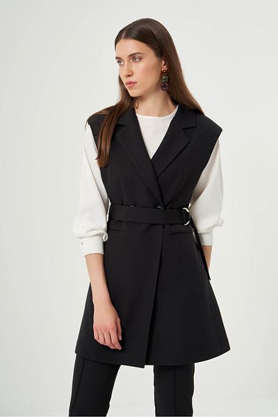 Mizalle Black Vest with Buckle Belt