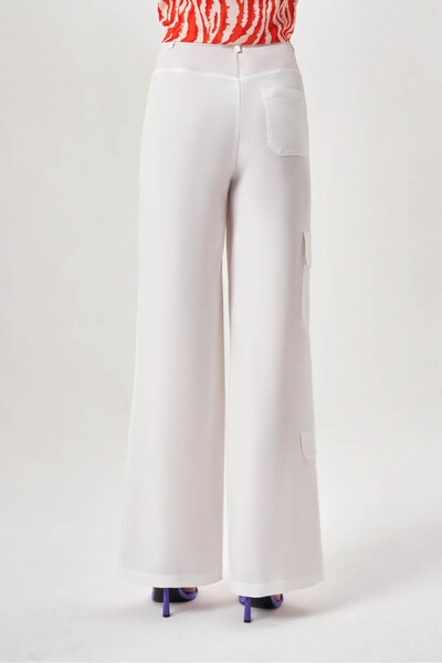 Mizalle White Trousers with Side Pockets
