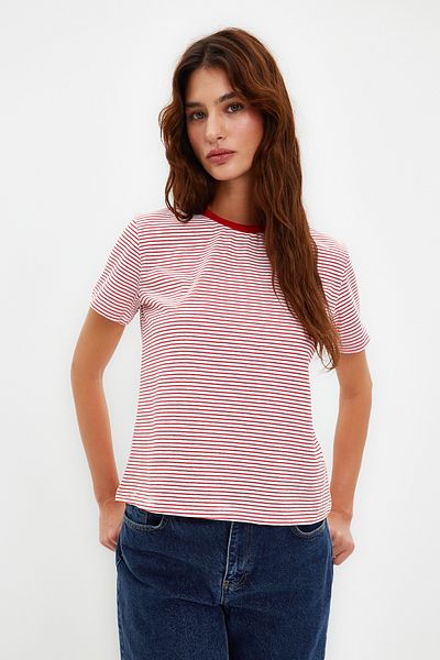 Trendyol Collection Tricou tricotat cu guler roșu, cu dungi premium, de bază obișnuită/normală TWOSS23TS00043