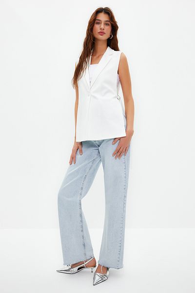 Trendyol Collection Ecrufarbene, kurze, taillierte Webweste - TWOAW23YE00032