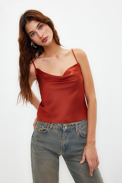 Trendyol Collection Bluse aus gewebtem Satin mit Kachelriemen und Spitzenkragen TWOSS19BB0161