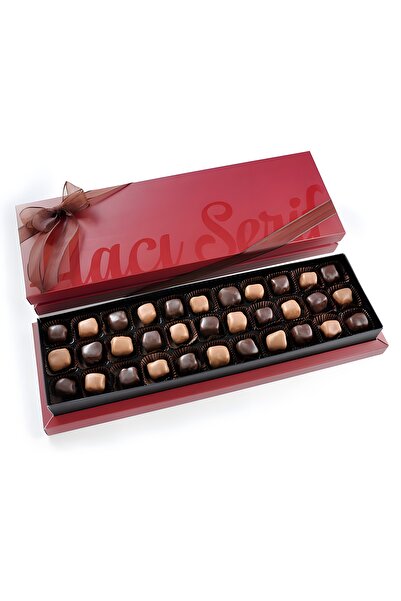 Hacı Şerif حلقوم تركي مغطى بالشوكولاتة الداكنة والحليب 33 قطعة صندوق أحمر كلاريت