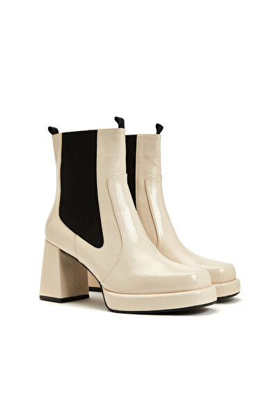 Dıvarese Kırıkbeyaz Kadın Bot