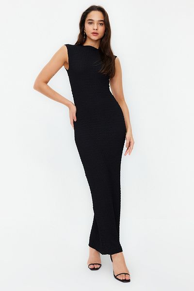Trendyol Collection Schwarzes, tailliertes/tailliertes Strick-Midi-Bleistiftkleid mit Mondärmeln aus strukturiertem Stoff TWOSS24EL00103