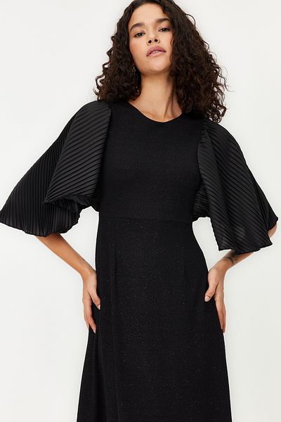 Trendyol Modest Elegantní večerní třpytivé šaty s černým netopýřím rukávem TCTSS24DB00042