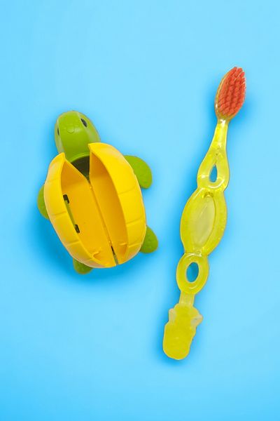 R.O.C.S. ROCS (YELLOW) Kids 3-7 Years Old Toothbrush and Flipper Hygienic Storage Container Set - TURTLE Figured