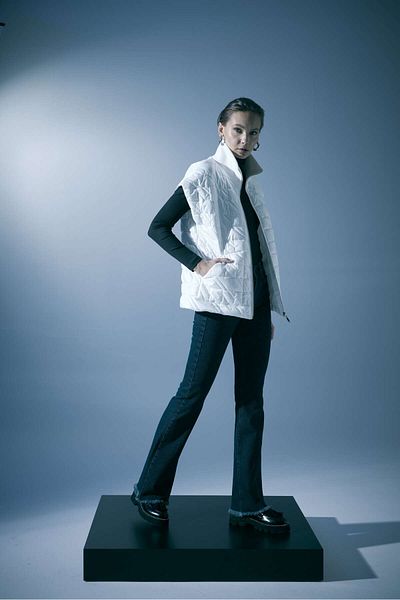 Naar WOMEN'S QUILTED ECRU ZIPPERED VEST