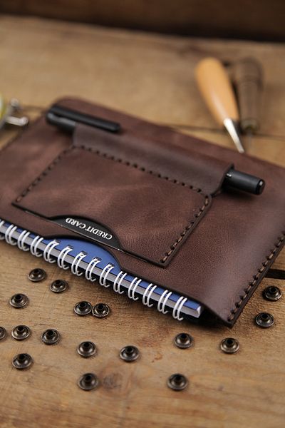 New Coast Leather 1900's Ръчно изработен калъф за тефтер A6 от естествена кожа