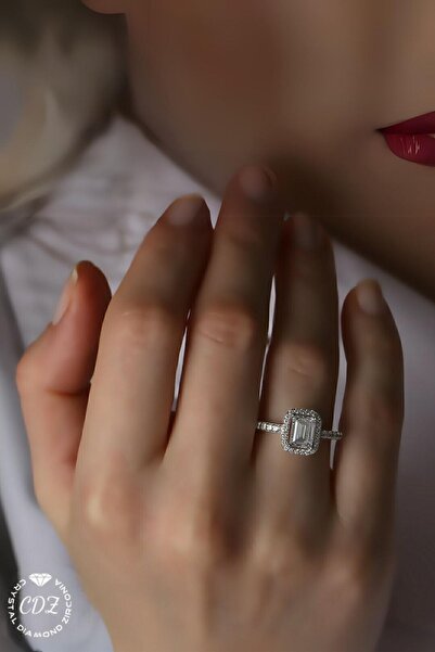 Crystal Diamond Zirconia Işıklı kutuda 1.25 karat baget yüzük