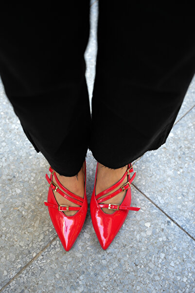 LAMİNTA Pathy Kırmızı Şerit Detaylı Kısa Topuklu Ayakkabı