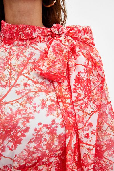 Trendyol Modest Rotes, mit Blumenmuster gefüttertes, langes Chiffon-Abendkleid TCTSS24EB00040