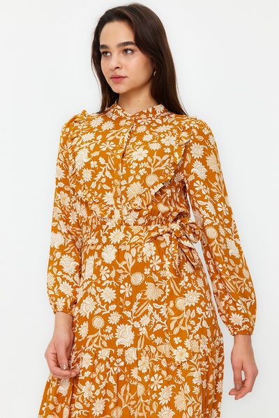 Trendyol Modest Μουστάρδα μικρό φλοράλ εμπριμέ βολάν Λεπτομερές υφαντό φόρεμα με ζώνη TCTSS21EL3340