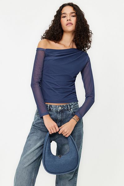 Trendyol Collection Indigó tüll bélelt aszimmetrikus gallérral kötött blúz TWOAW24BZ00051