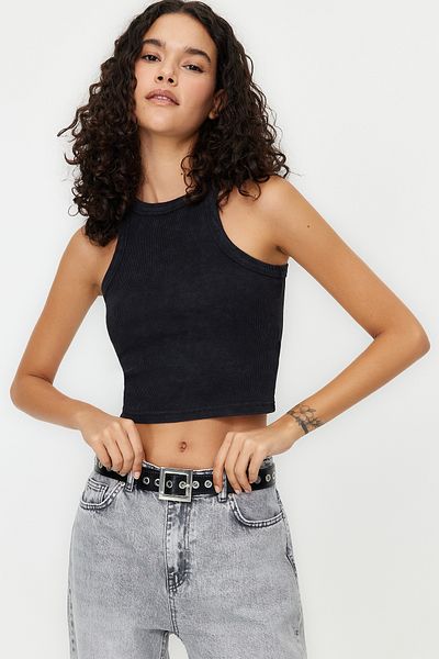 Trendyol Collection Černý starožitný/bledý efekt Crop Fitted Halter Límec Bavlna Flexibilní Pletené tílko TWOSS24AL00000