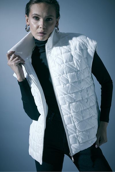 Naar WOMEN'S QUILTED ECRU ZIPPERED VEST