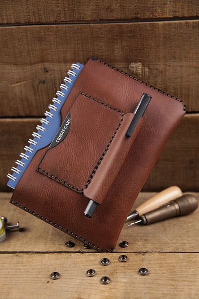New Coast Leather 1900's Ръчно изработен калъф за тефтер A6 от естествена кожа