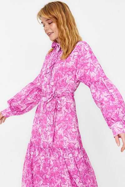 Trendyol Modest Φόρεμα λουλουδάτο ροζ ζωσμένο με υφαντό σιφόν TCTSS24EB00031