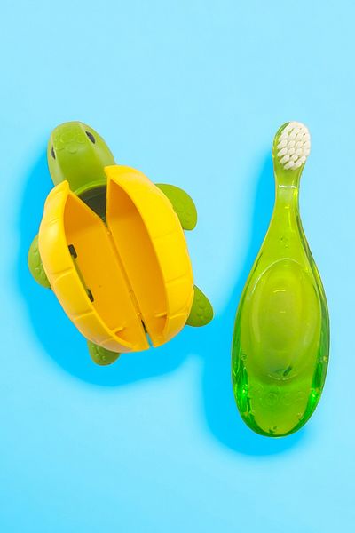 R.O.C.S. Baby 0-3 Years Toothbrush and Flipper Hygienic Storage Container Set - Turtle Figured-green