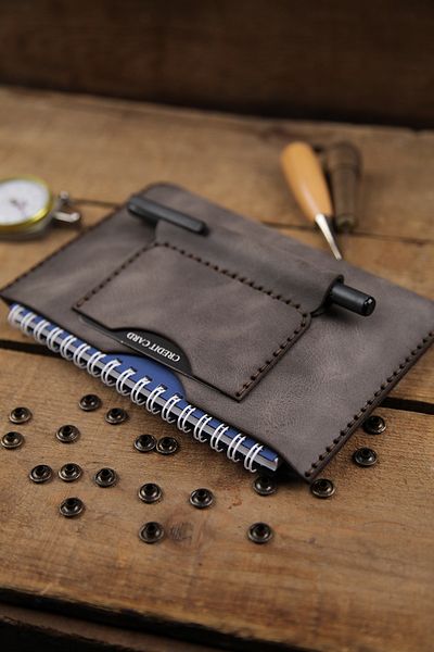 New Coast Leather 1900's Ръчно изработен калъф за тефтер A6 от естествена кожа