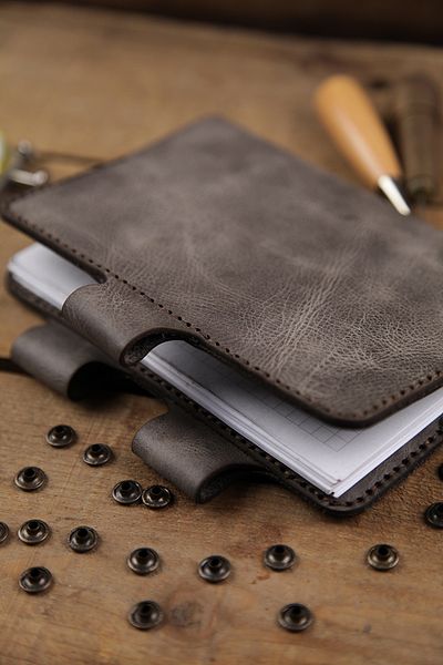 New Coast Leather 1900's Ръчно изработен калъф за тефтер A6 от естествена кожа