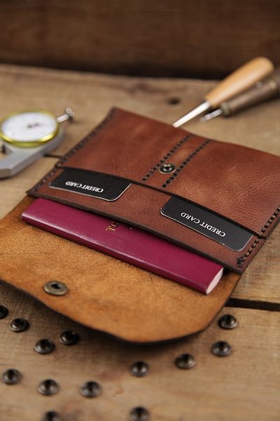 New Coast Leather 1900's Ръчно изработен портфейл за паспорт от естествена кожа