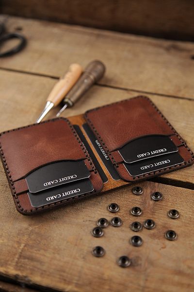 New Coast Leather 1900's Ръчно изработен минималистичен мъжки картодържател от естествена кожа