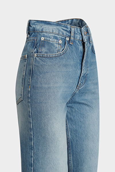 Açelya Okcu Blugi albaștri cu talie înaltă cu picior drept