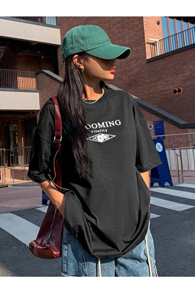 Tarzsokak Tricou oversize negru cu imprimeu Blooming Vitality